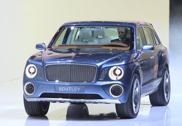Bentley Suv 2013 1